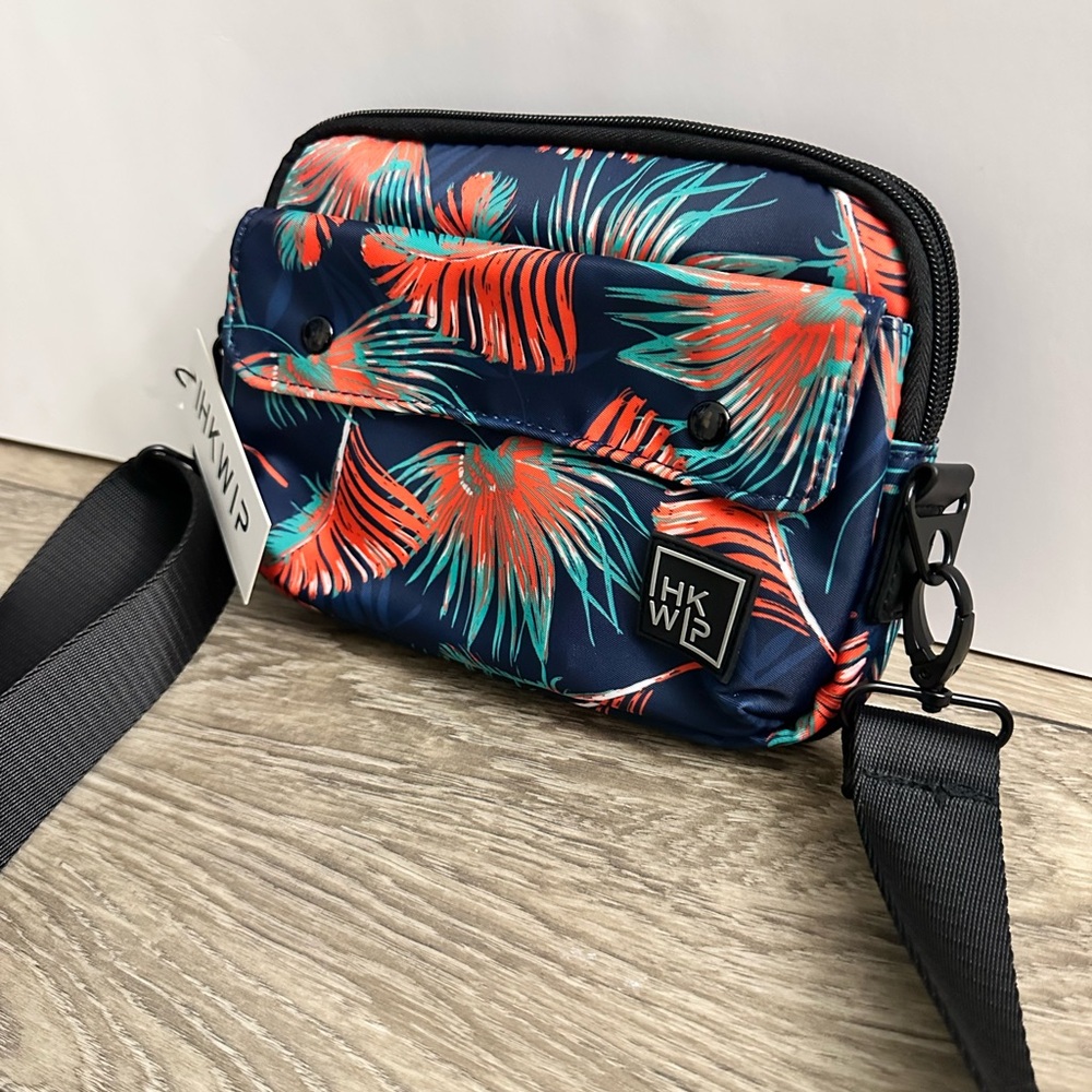 🌴 NWT The Front Pocket Crossbody – Tropical Navy (4-in-1 Convertible Bag) 🌴 - Picture 7 of 16